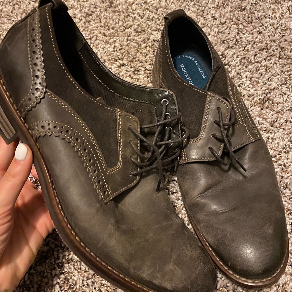 Men’s dark brown casual dress shoes